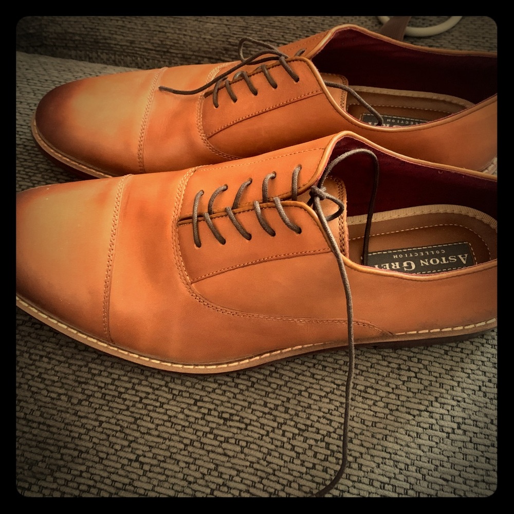 Size 11 men’s dress shoes worn only once.